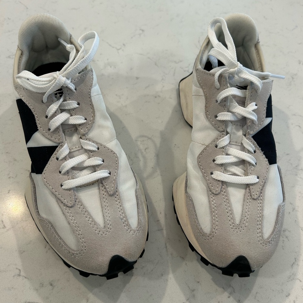 Women’s New Balance 327 size 6